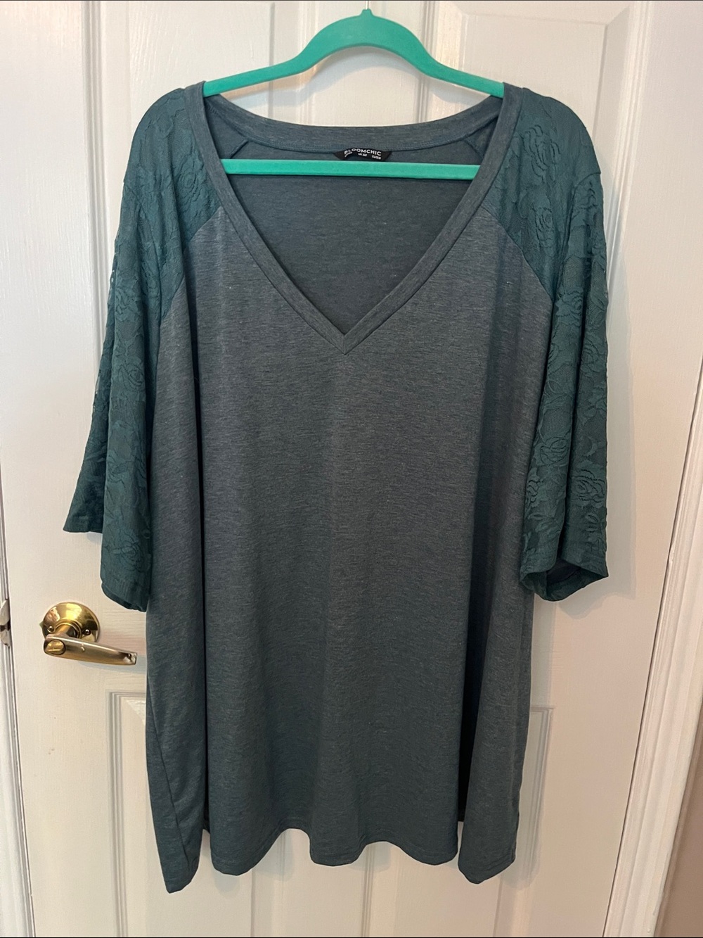 BloomChic Teal V-Neck Lace Sleeve Tee